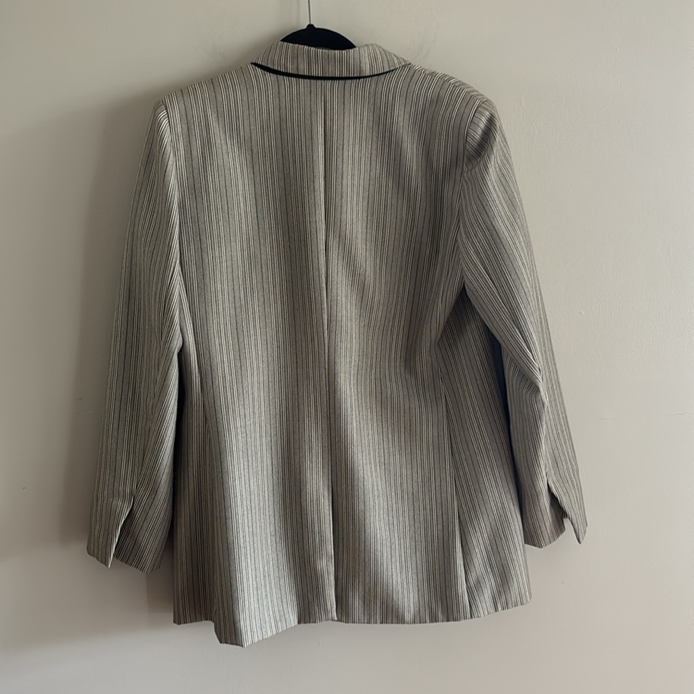 CO • oversized striped blazer- 100% wool - Picture 6 of 7